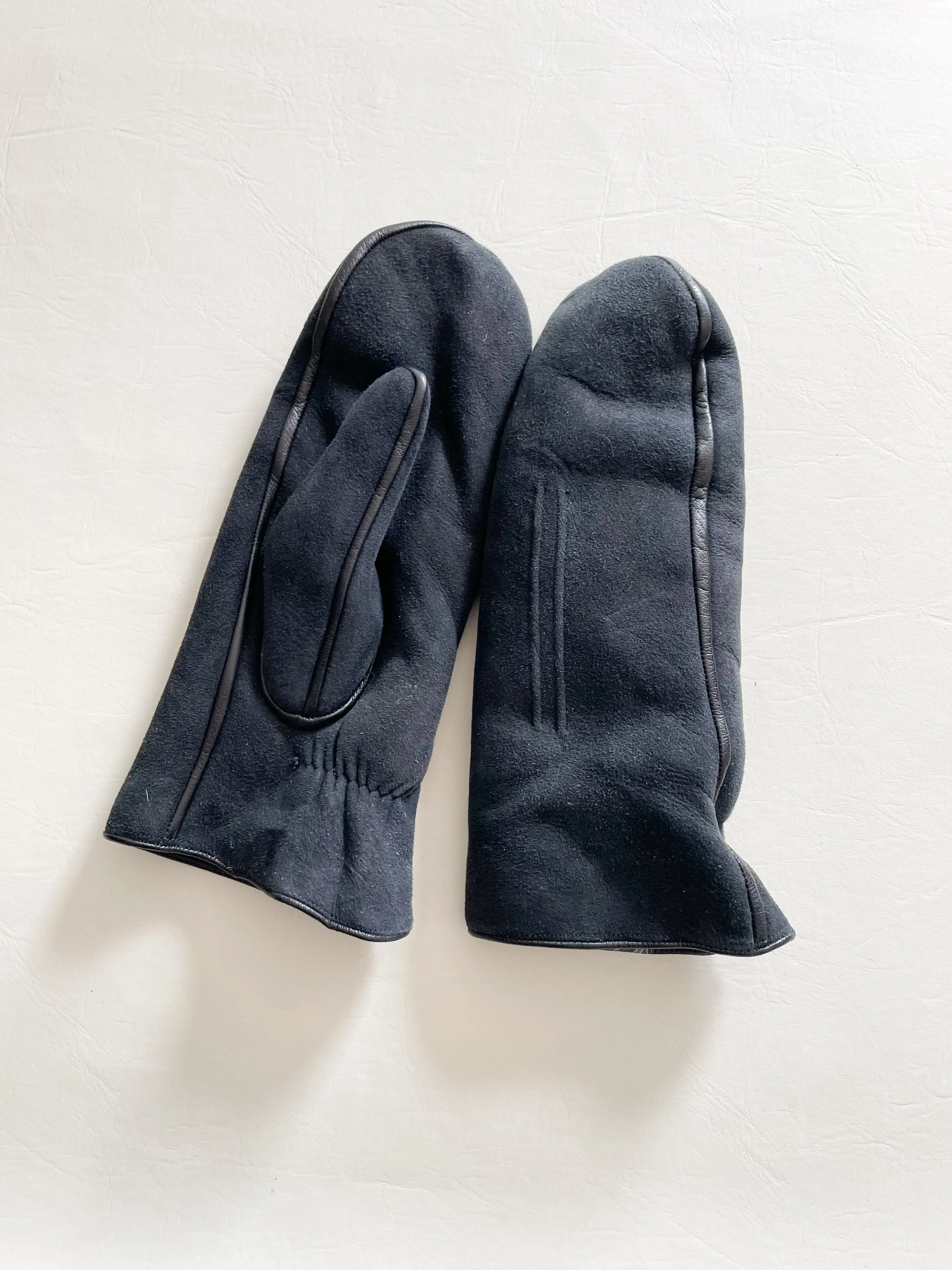 Black Deerskin Fur Lined Leather Piping Mittens