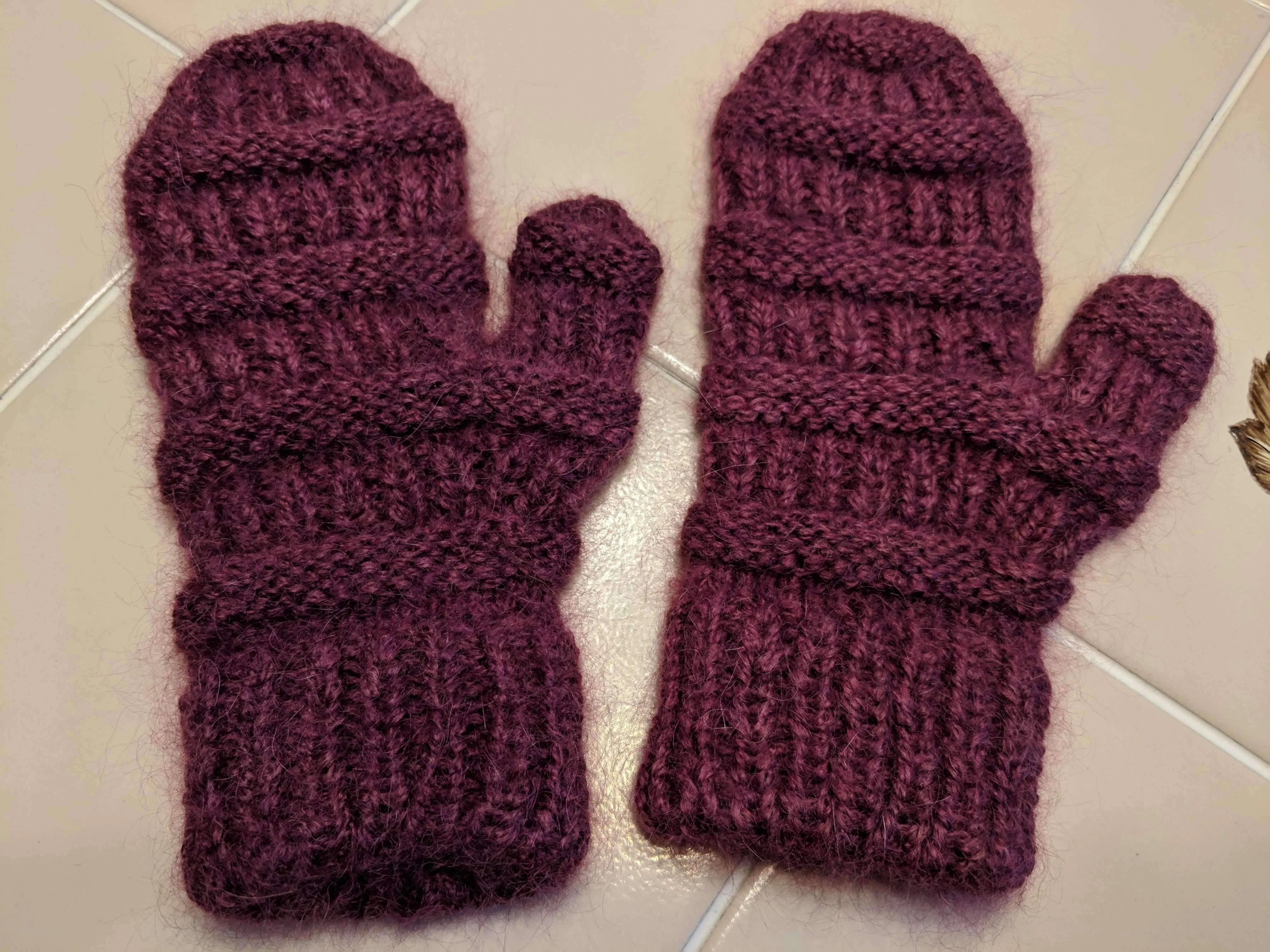 Copycat Mittens by Kelley Hobart